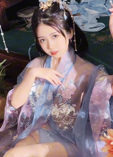 古风美人清纯系绝世千金，身姿曼妙 Cvn